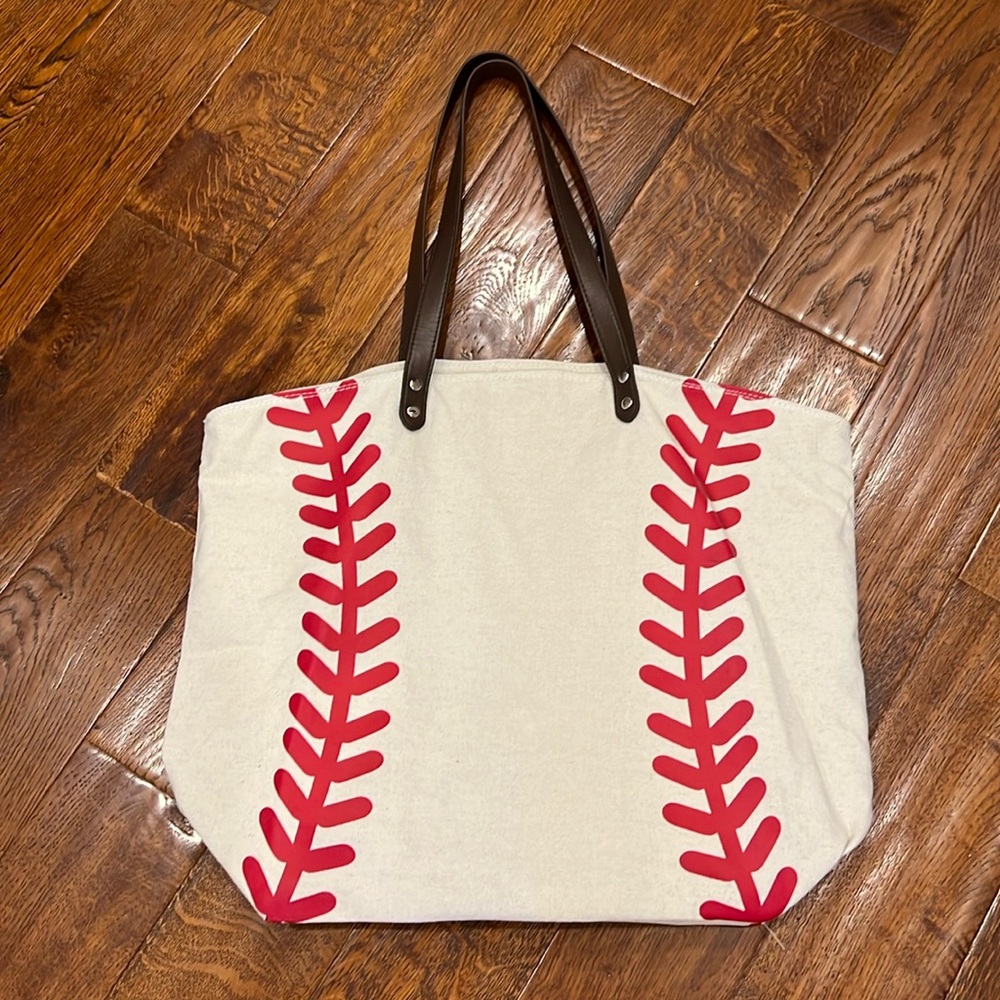 Baseball bag with leather straps